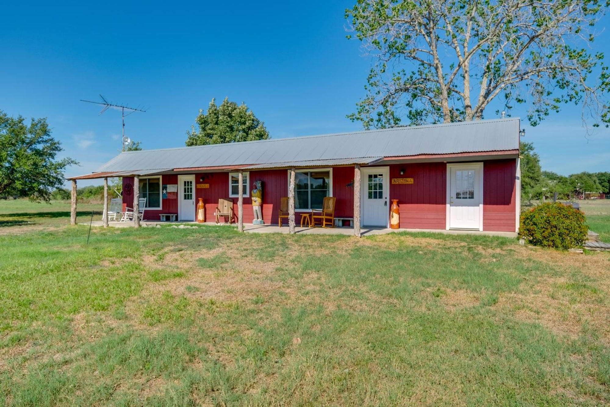 Delightful Carmine Studio On Farm Near Round Top! Exterior foto